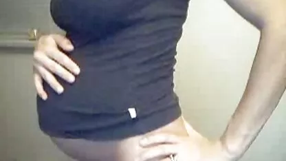 Nghệ sĩ dương cầm đã sec dit me vo bị bật bằng cách chơi và tự đụ mình bằng máy rung mà không cần rời khỏi nhạc cụ