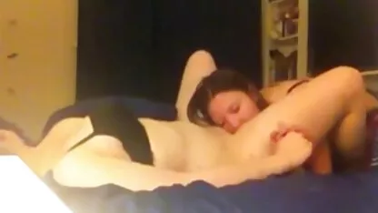 Những cô gái trẻ ăn chơi sa đọa trong một câu lạc bộ tình dục, không có đủ đàn ông cho phim sec loan luan me vo tất cả mọi người, chúng phải đứng xếp hàng để hút những con cu mập mạp từ những con đực thổi phồng