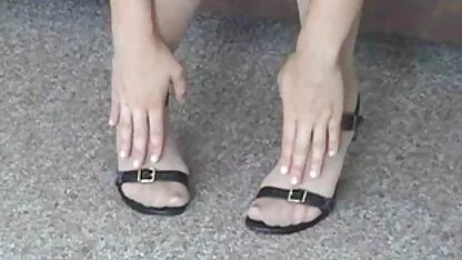 Đẹp brunette Diana thủ dâm trong những nhà bếp sec loan luon me con