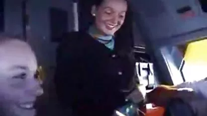 Một sinh viên đại học Nhật Bản ở lại sau giờ học trong cùng một lớp học với một vài côn đồ thâm hiểm, người phim sec con trai dit me liên tục giật ra âm hộ ướt át của cô ấy giấu trong quần lót trắng và đụ cô ấy trong miệng một cách dã man