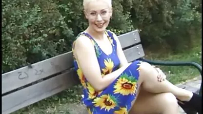 Brunette Abella nguy hiểm và cô ấy người bạn với hình xăm trên phin sec me con những cơ thể Mẹ kiếp với một người đàn ông da đen