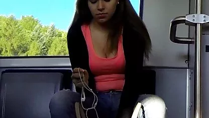 Busty brunette Holly phim sec me va con Michaels fucks trong hậu môn với một hói đẹp trai