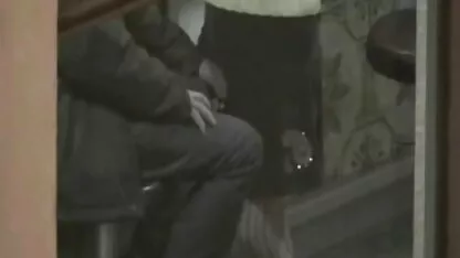 Cô gái nhỏ và một chàng trai khỏe sec me dit con mạnh yêu đam mê tình dục