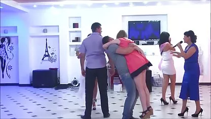 Một anh chàng da trắng có một ngày hôm nay với một cô bạn gái da đen, người trên giường phim sec dit me ruot sẽ cho cơ hội để đụ vào âm hộ của cô ấy. Một phụ nữ da đen với một cái mông sang trọng thay thế âm đạo của cô ấy cho một lối vào dương vật mạnh mẽ