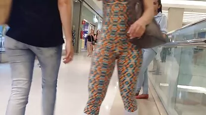 Cô gái tóc vàng đã nhặt được một gã ăn mày trên phố, mua chuộc anh ta và biến anh ta thành nô phim sec dit me lệ của mình