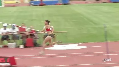 Người phim sec dit me đẹp Nga bị bắt trong quán cà phê vì tiền