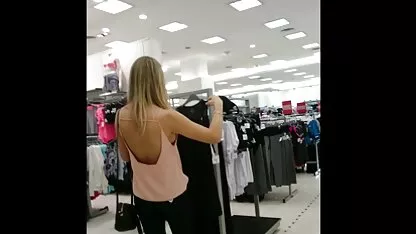 Busty brunette Kayla Carrera trong phim sec me dit con trai cao giày ống chị với một đen đàn ông