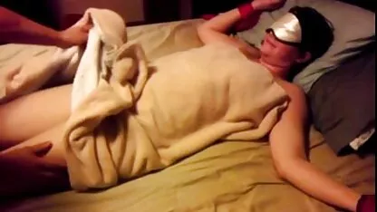 Anh chàng liếm âm hộ của bạn gái và họ đụ nhau một xem phim sec loan luon me con cách say mê