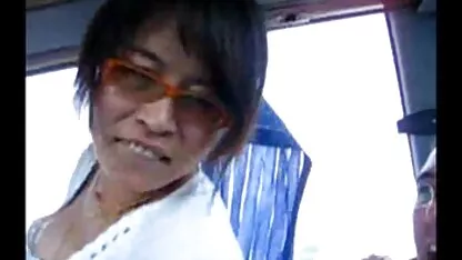 Hai cô gái vì quá ngoan hiền nên đã ngủ với chàng trai trước ngày cưới nhưng vẫn thèm khát tình dục thực sự, một đêm cởi truồng cho nhau trên một phim sec dit me chiếc giường rộng, sau đó họ dùng lưỡi liếm láp cho nhau.