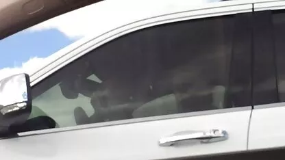 Một sinh phim sec me dit con viên trẻ vuốt ve cô gái của mình