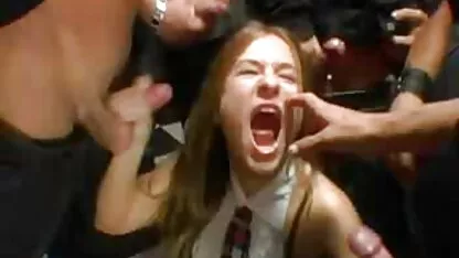 Hai dâm dục convicts quái một insatiable điếm trong xem phim sec me con loan luan fucked hậu môn