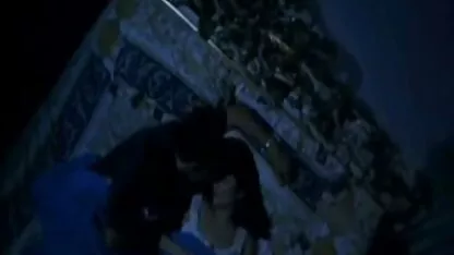 Người Nga trẻ brunette xem sec me con fucks trong hậu môn với một dầy vòi nước