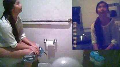 Kinky Asian bú hai cái mông mập mạp, cân phim sec loan luon me va con đối trong tất cả các khe nứt và chịu áp lực của tinh trùng lên mặt. Con đĩ chỉ thích khi tinh trùng chảy xuống mặt