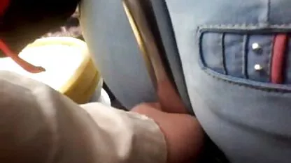 Vợ liếm mạnh với một dương vật giả dày của chồng, người tô môi bằng son môi và mặc váy của vợ xem sec loan luan me con