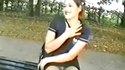 Một người đàn ông trưởng thành, người vẫn chưa mất hứng thú với những cuộc phiêu lưu tình ái, sec loan luan me con đã dụ một cô gái tóc nâu trẻ hơn đến giường của anh ta, với cái âm hộ đầy lông và cay mà anh ta liếm đầu tiên, sau đó anh ta đẩy con chó cái hưng phấn bằng con cặc béo của mình