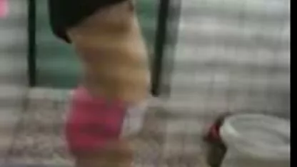 Đẹp làm cho Cooney một trẻ sec mẹ con blondie và fucks trong một ướt âm đạo