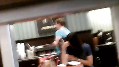 Hậu môn tình dục máy tại nhà dưới sự giám sát của chồng sec me va con trai cô ấy