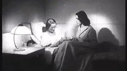 Trẻ và phim sec me con loan luan sừng gà con chơi trong hồ bơi