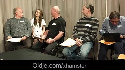 Cô gái xinh đẹp phim sec me va con trai dạy cô gái làm thế nào để thủ dâm hai lỗ cùng một lúc