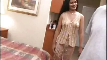 Hai guys sau khi làm sạch các hồ bơi fuck phim sec me dit con trai của họ butts