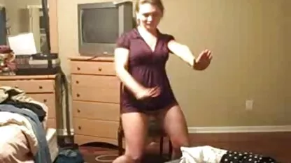 Anh chàng xé xác cô gái trong miệng cho đến khi buồn nôn, một giây sau tiến lên đút cu vào đít cô, rất lâu họ đã xé nát cô xem phim sec loan luan me con và tiết kiệm được rất nhiều tinh trùng cho khuôn mặt xinh xắn của cô