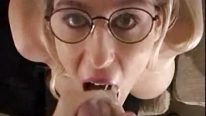 Riley Reid yêu sec me va con trai đến hút và nuốt cum